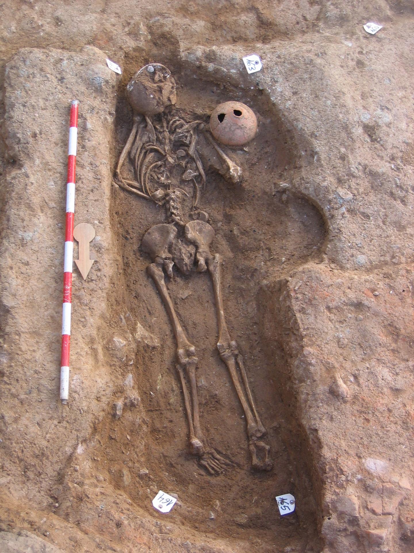Tumba de inhumación