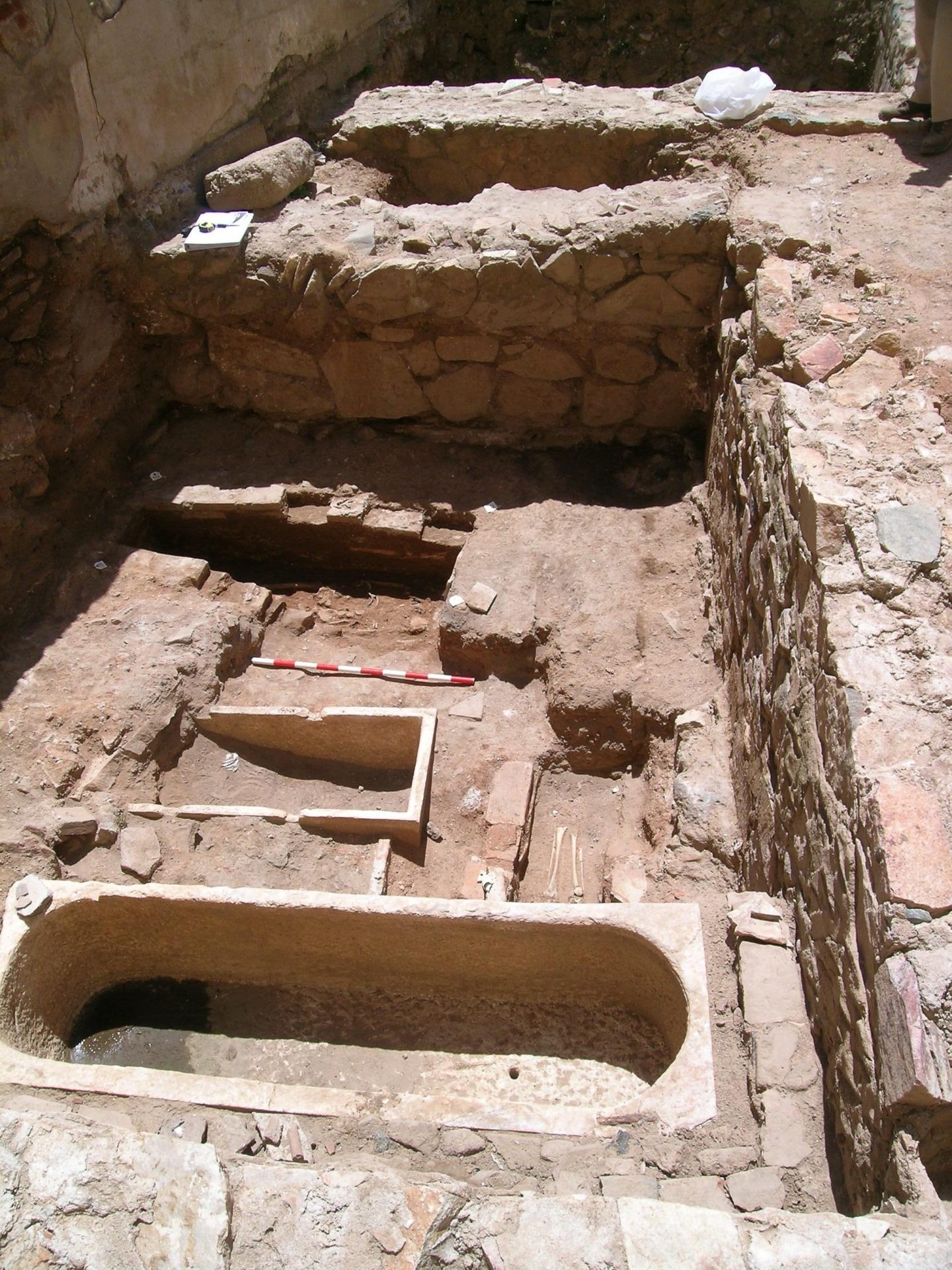 Interior de uno de los edificios funerarios